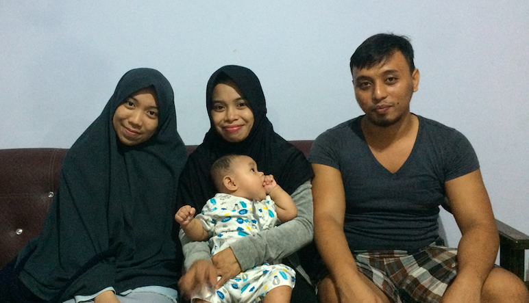 Mengunjungi adik Syamil yang ceria & Keramahan keluarga Ibu Niar